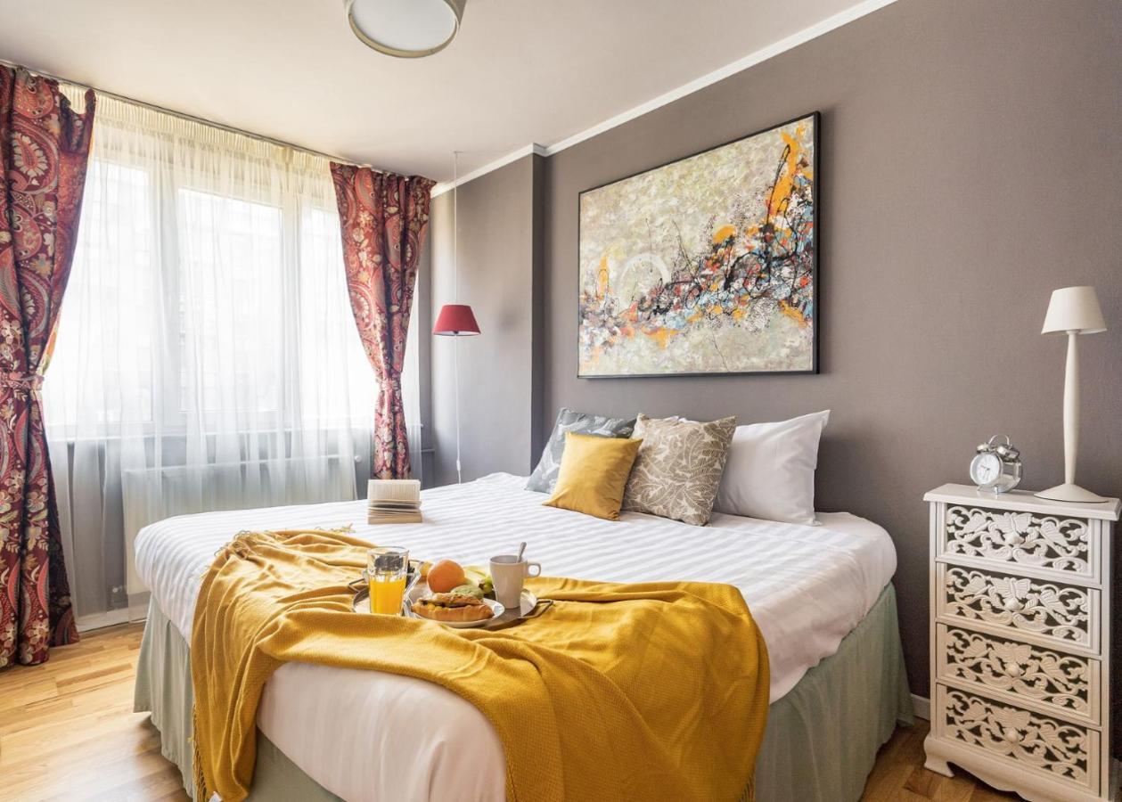 Spacious Downtown Apartment - Old Town Bucarest Esterno foto