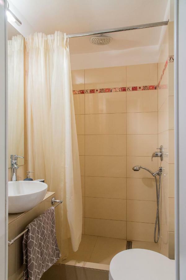 Spacious Downtown Apartment - Old Town Bucarest Esterno foto